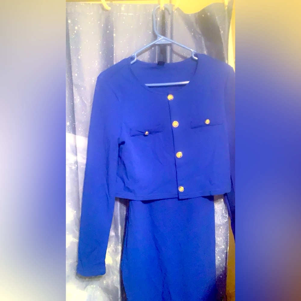 Selling this royal dress has never been used